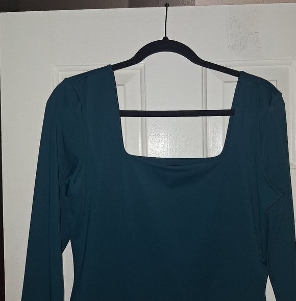 Express Body Contour Top - Picture 7 of 9